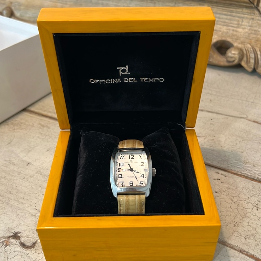 Officina Del Tempo 
Stainless Steel Quartz Watch
Works beautifully